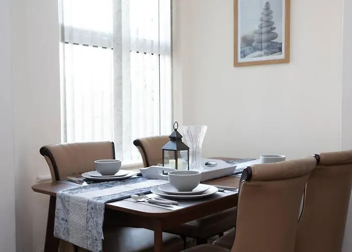 בית נופש 6 Bedroom House 10min Drive From Centre מנצ'סטר