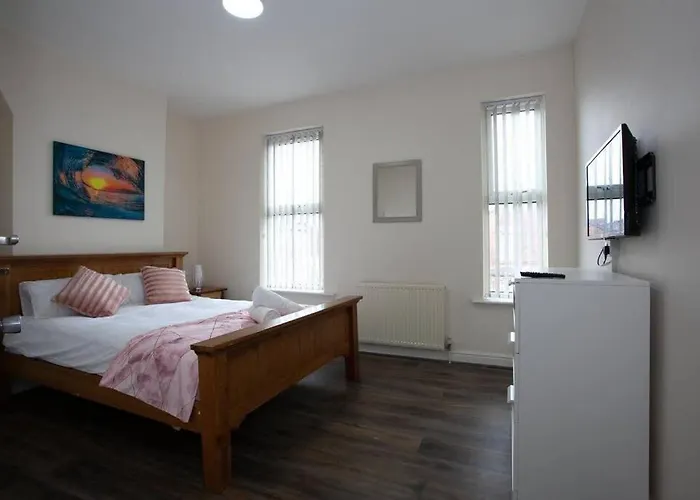 6 Bedroom House 10min Drive From Centre Holiday home