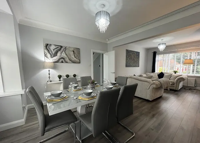 Modern 3-bed Stay-away-home Sleeps 6 Nr Сasa de vacaciones