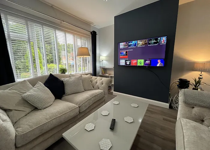 Semesterbostad Modern 3-bed Stay-away-home Sleeps 6 Nr *