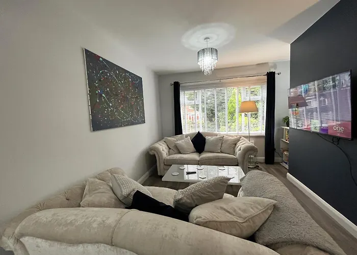 Semesterbostad Modern 3-bed Stay-away-home Sleeps 6 Nr *