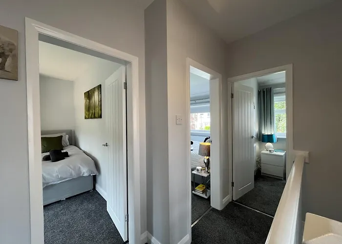 Modern 3-bed Stay-away-home Sleeps 6 Nr