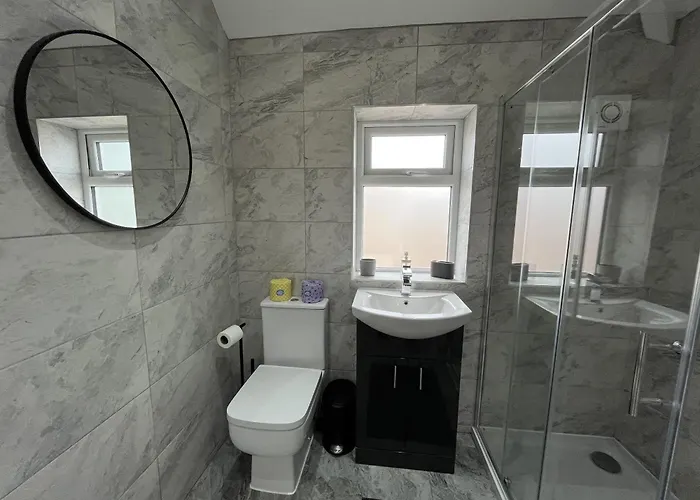 Modern 3-bed Stay-away-home Sleeps 6 Nr * Manchester