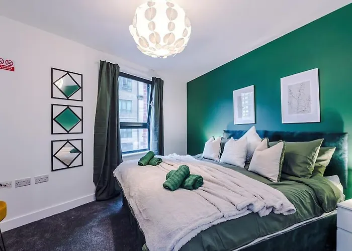 Spacious Deansgate Apartment, Free Park, Sleeps 8 Apartment