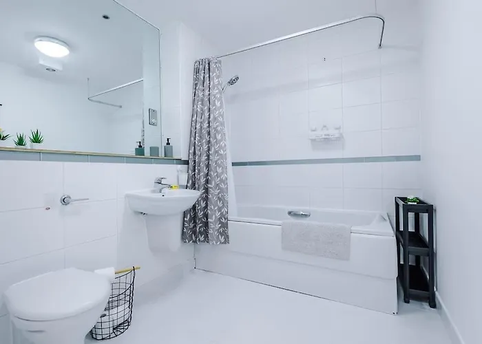 Spacious Deansgate Apartment, Free Park, Sleeps 8 Apartment Manchester