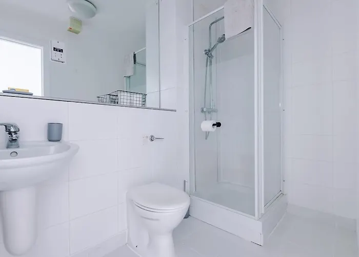 Spacious Deansgate Apartment, Free Park, Sleeps 8 *