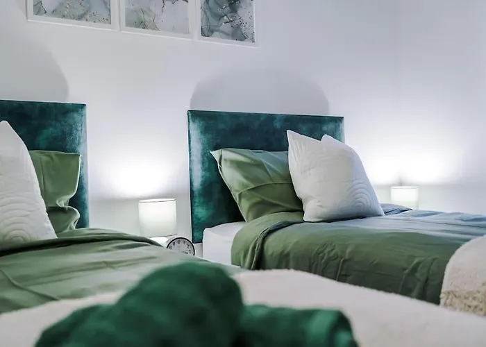 Daire Spacious Deansgate Apartment, Free Park, Sleeps 8 Manchester