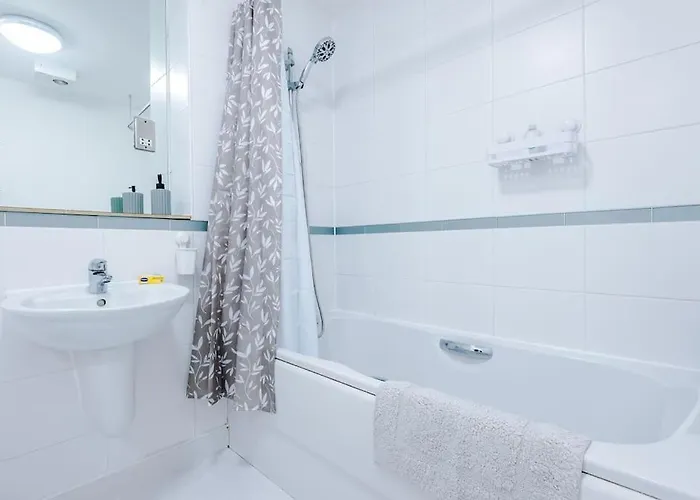 Spacious Deansgate Apartment, Free Park, Sleeps 8 Apartment Manchester