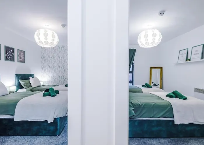 Spacious Deansgate Apartment, Free Park, Sleeps 8 Daire