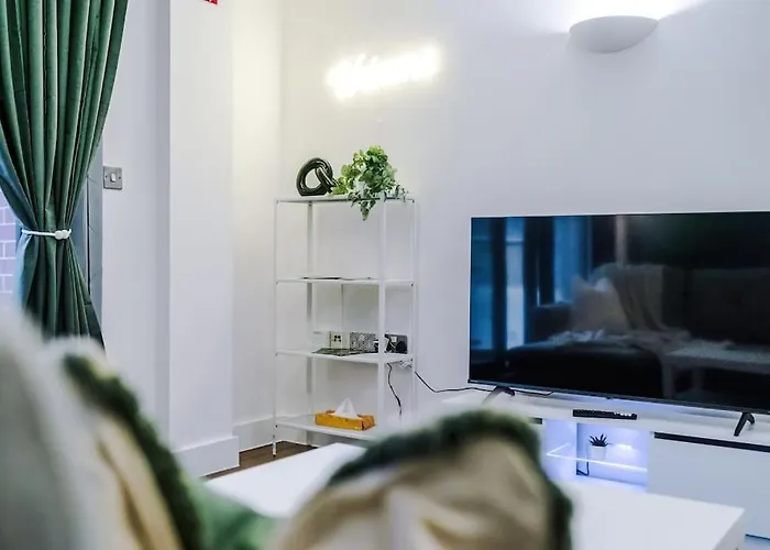 Spacious Deansgate Apartment, Free Park, Sleeps 8 * Manchester