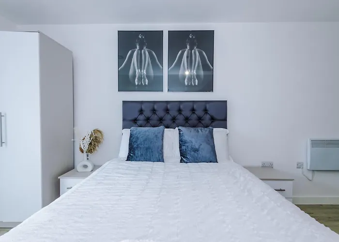 Апартаменты Centre - Luxury Two Bedroom Манчестер