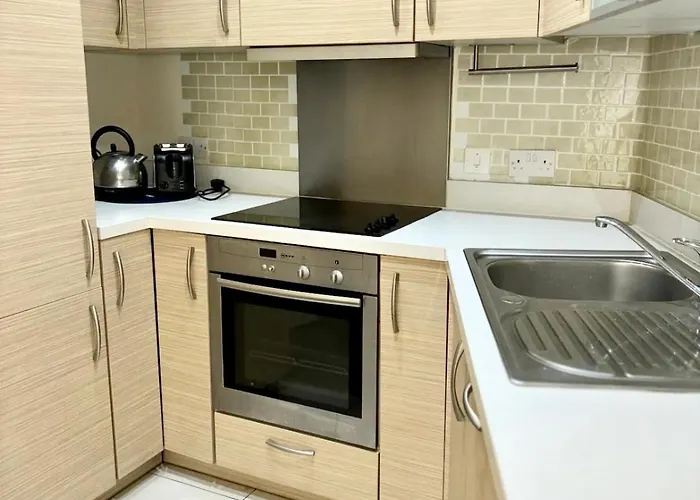 Entire Modern City Centre דירה *