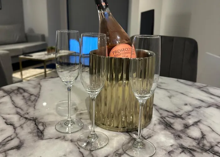 Luxurious 2 Bedroom Apartament *