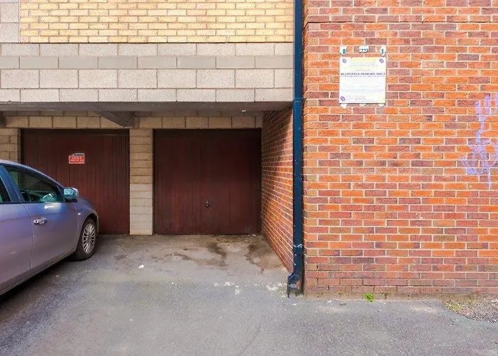 Modern 2br Near Centre - Free Parking Garage