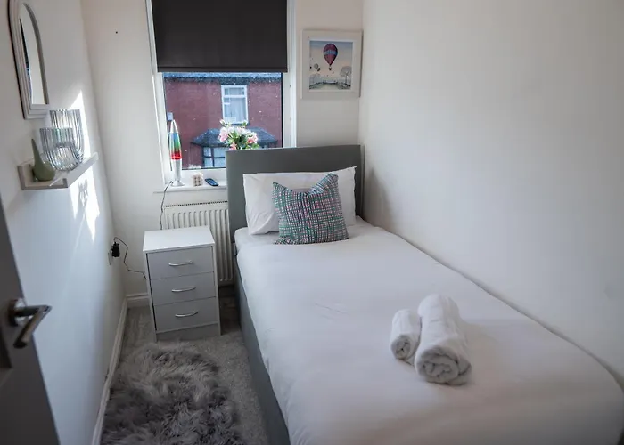 Tatil Evi House - Sleeps 7 - Parking - Garden - Near Stn Manchester