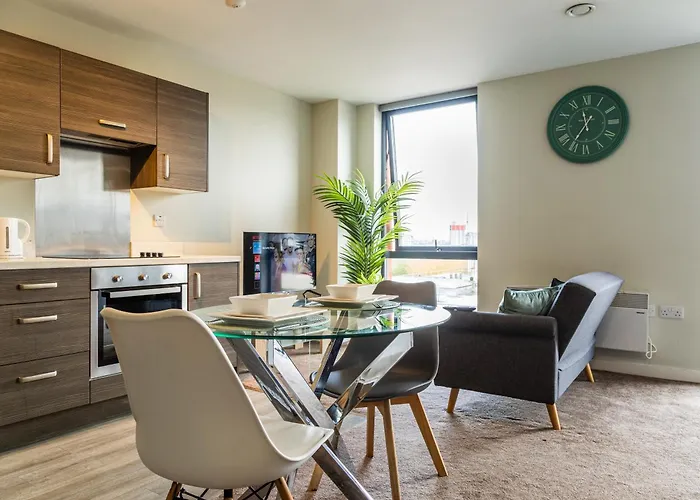 Spacious Studio, Centre , Salford 아파트 *