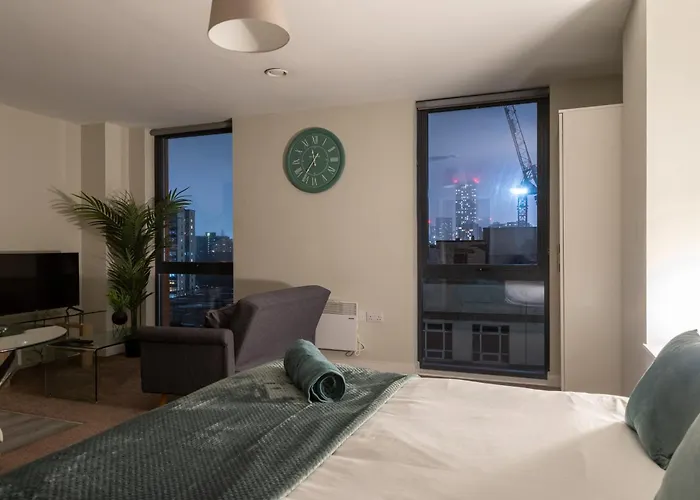 Spacious Studio, Centre , Salford *