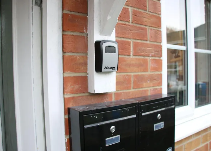 Modern Townhouse-free Parking-pool Table *