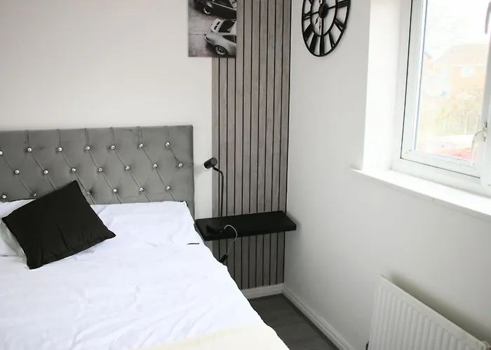 Modern Townhouse-free Parking-pool Table