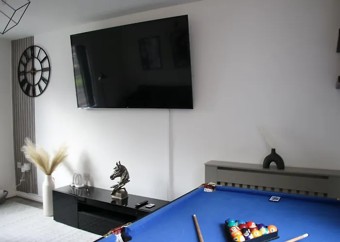 Modern Townhouse-free Parking-pool Table Semesterbostad