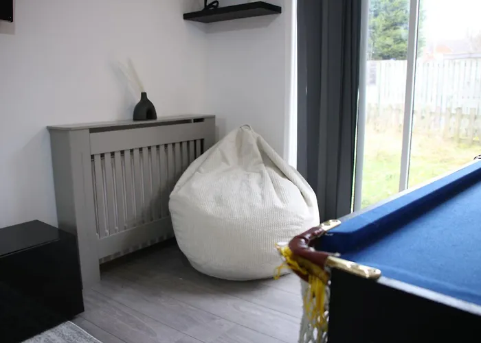 Modern Townhouse-free Parking-pool Table Semesterbostad *