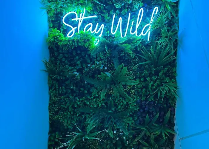 Private Bedroom In Unique Luxury House, Salford, 홈스테이 *