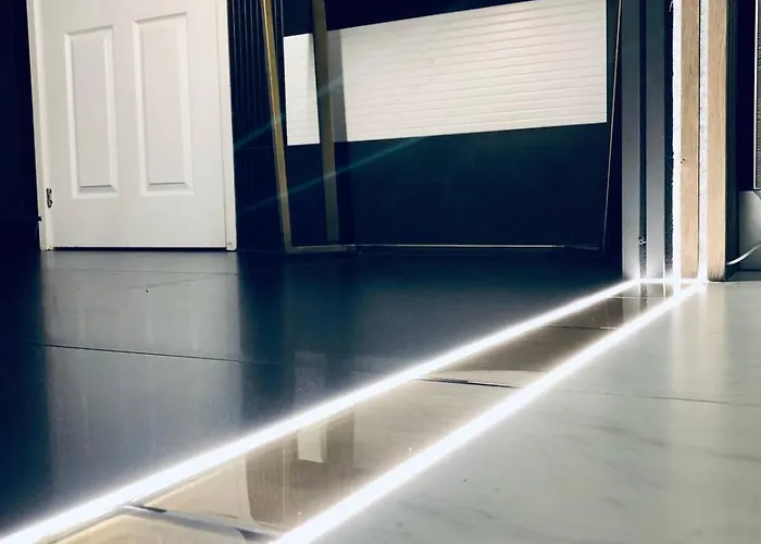 Private Bedroom In Unique Luxury House, Salford, 홈스테이