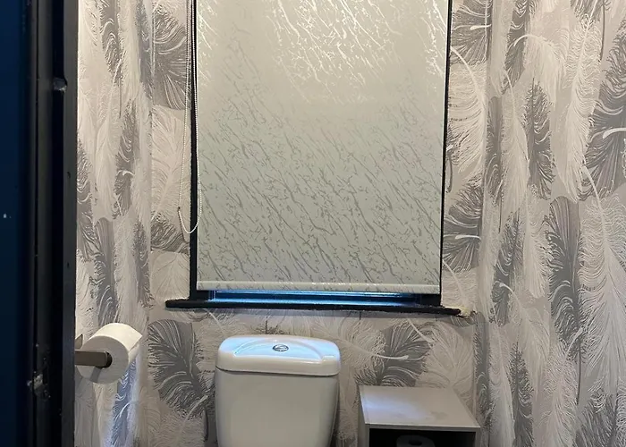 Large Kitchenette Apartment