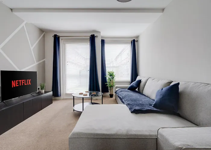 Four Bedroom By Brookland Serviced Short Lets With Free Wifi *