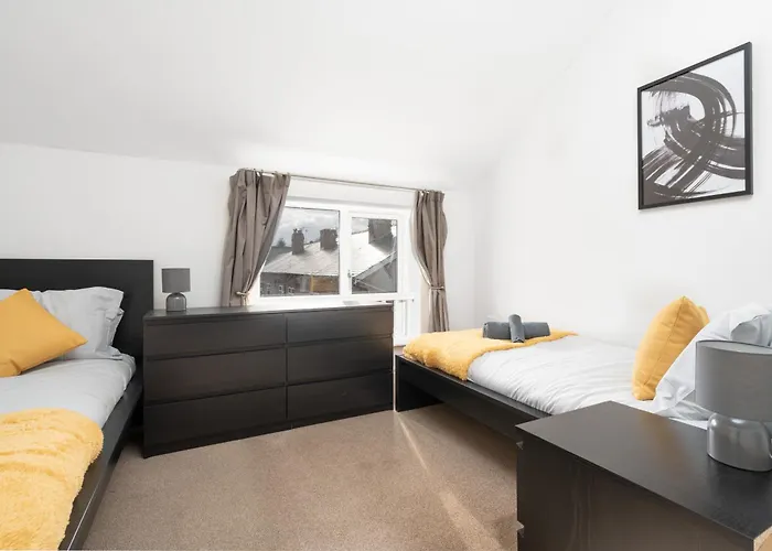 Four Bedroom By Brookland Serviced Short Lets With Free Wifi Апартаменты