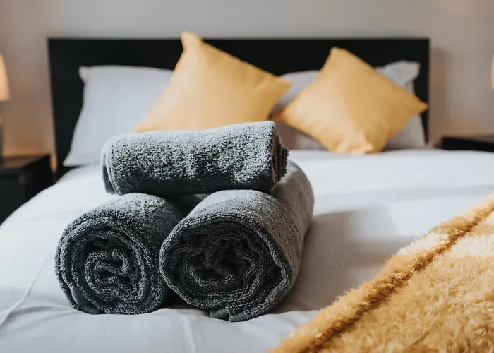 Апартаменты Four Bedroom By Brookland Serviced Short Lets With Free Wifi *