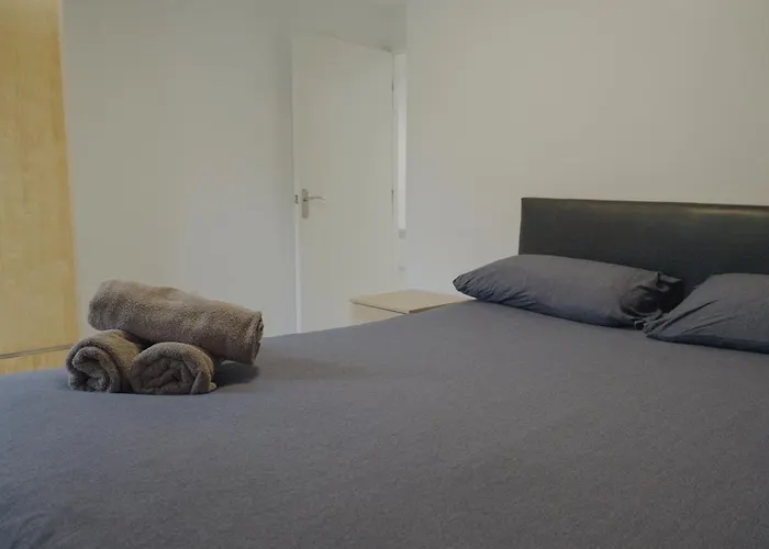 Lovely Modern 2 Bed Flat With Parking, Close To Centre * Manchester