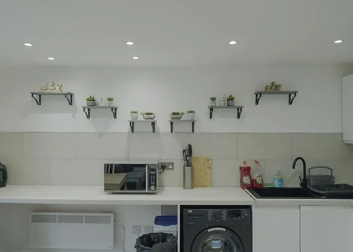 Apartment Lovely Modern 2 Bed Flat With Parking, Close To Centre