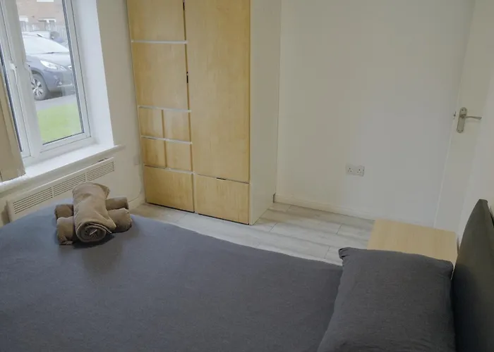 Lovely Modern 2 Bed Flat With Parking, Close To Centre Manchester