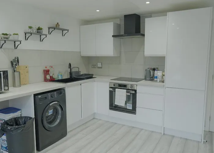 Lovely Modern 2 Bed Flat With Parking, Close To Centre * Manchester