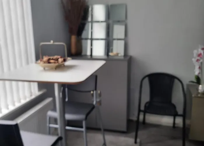 Daire Newly Refurbished 2- Bed Stylish *