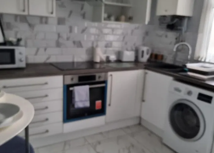 Newly Refurbished 2- Bed Stylish Manchester