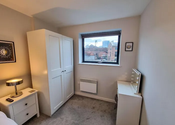 Canal Side Flat By Superhost Manchester