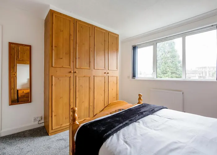 5-bedroom In Trendy Dibsbury Area With Parking マンチェスター