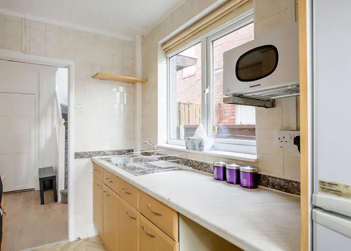 5-bedroom In Trendy Dibsbury Area With Parking *