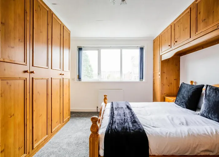 別荘 5-bedroom In Trendy Dibsbury Area With Parking マンチェスター