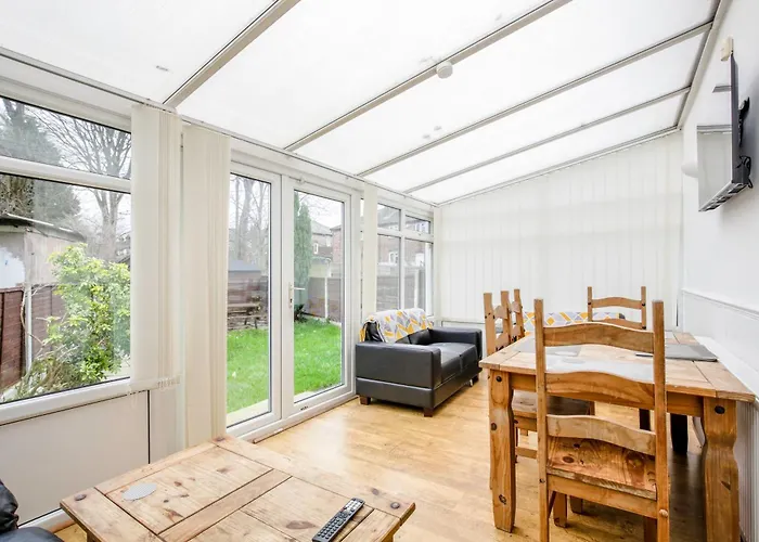 5-bedroom In Trendy Dibsbury Area With Parking * Manchester