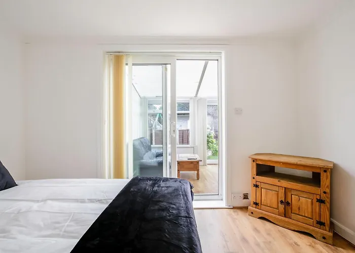 5-bedroom In Trendy Dibsbury Area With Parking Dom wakacyjny *