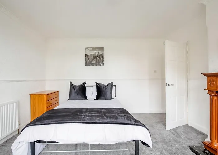 5-bedroom In Trendy Dibsbury Area With Parking 別荘 マンチェスター