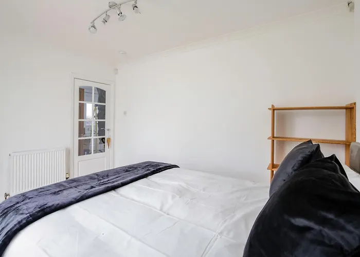 Dom wakacyjny 5-bedroom In Trendy Dibsbury Area With Parking *