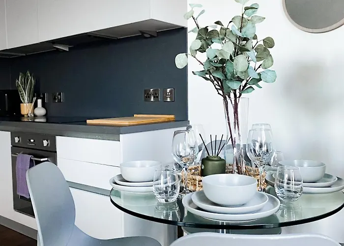 The Panda - Modern 2 Bedroom In Centre *