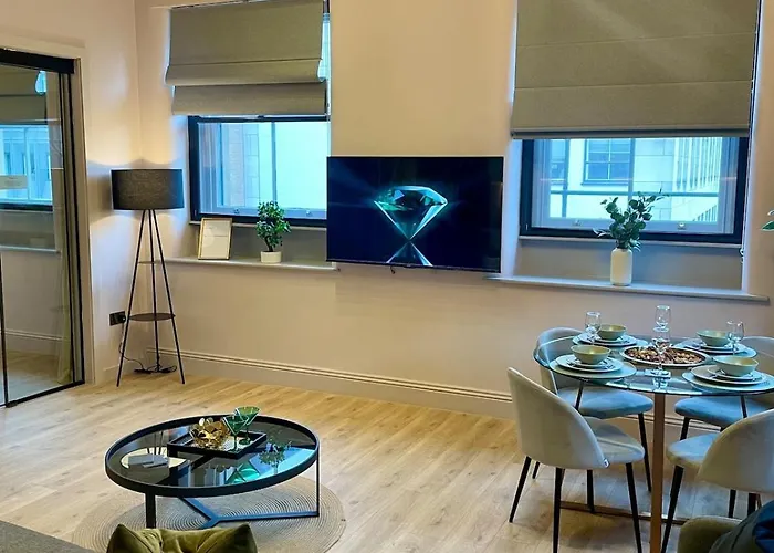 Emerald Escape 3 Bed 3 Bath Apartment Manchester