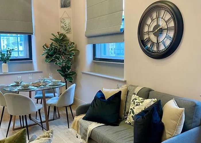 Emerald Escape 3 Bed 3 Bath *