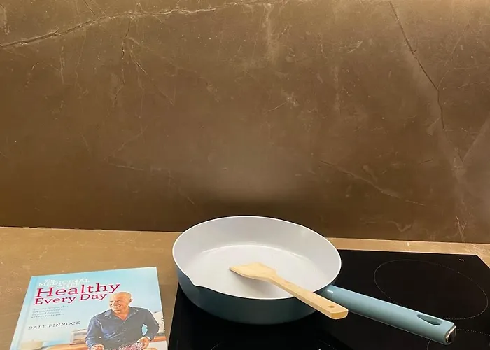 Emerald Escape 3 Bed 3 Bath Apartment