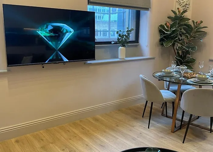 Apartment Emerald Escape 3 Bed 3 Bath